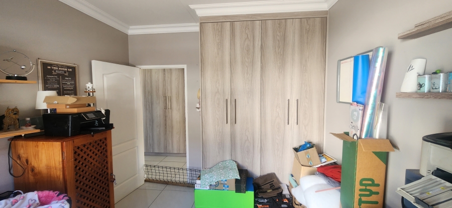 6 Bedroom Property for Sale in Dana Bay Western Cape